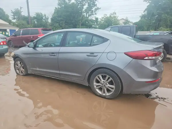 KMHD84LF9HU371322 2017 HYUNDAI ELANTRA - Image 2