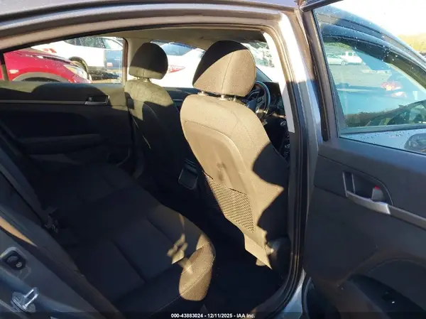 KMHD84LF9HU388072 2017 HYUNDAI ELANTRA - Image 8