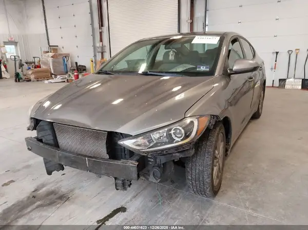 KMHD84LF9HU410121 2017 HYUNDAI ELANTRA - Image 2