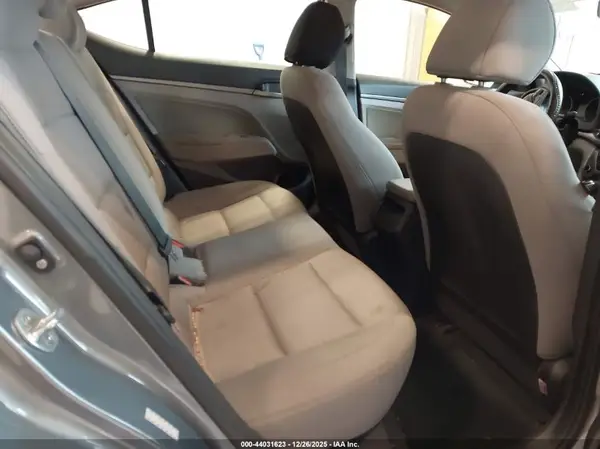 KMHD84LF9HU410121 2017 HYUNDAI ELANTRA - Image 8