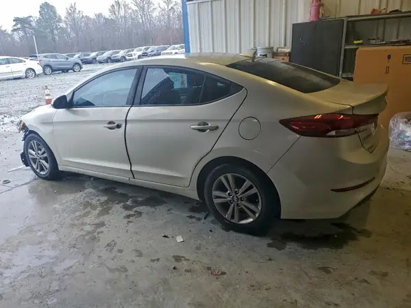 KMHD84LF9HU422558 2017 HYUNDAI ELANTRA - Image 2