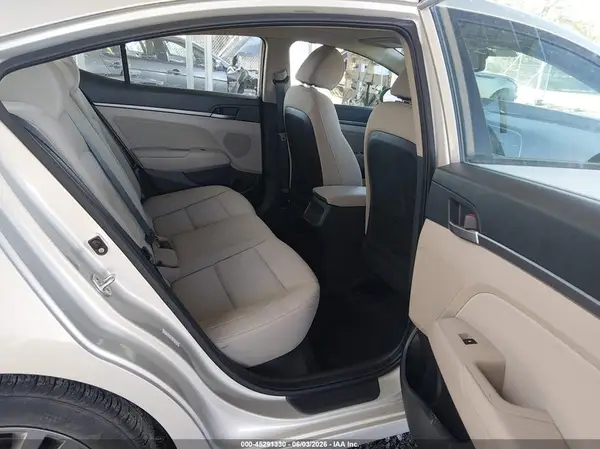 KMHD84LF9HU422902 2017 HYUNDAI ELANTRA - Image 8