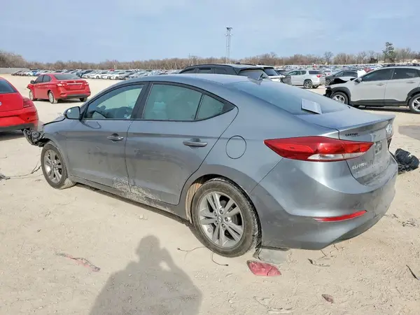 KMHD84LF9HU423922 2017 HYUNDAI ELANTRA - Image 2