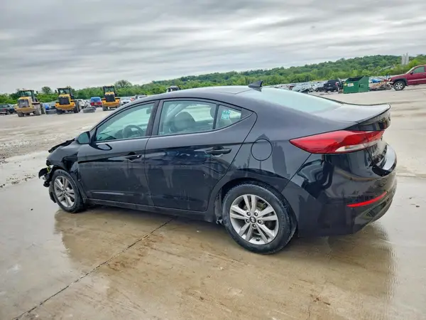 KMHD84LF9JU455582 2018 HYUNDAI ELANTRA - Image 2