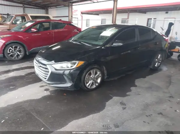 KMHD84LF9JU470275 2018 HYUNDAI ELANTRA - Image 2