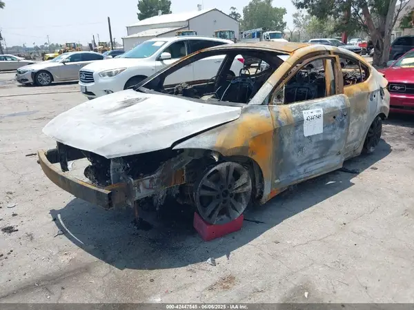 KMHD84LF9JU474701 2018 HYUNDAI ELANTRA - Image 2