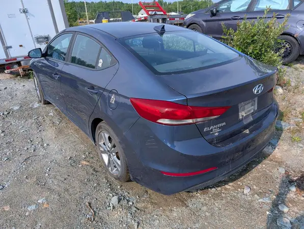 KMHD84LF9JU498061 2018 HYUNDAI ELANTRA - Image 2