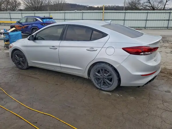 KMHD84LF9JU519247 2018 HYUNDAI ELANTRA - Image 2