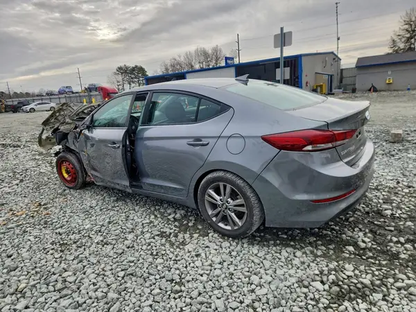 KMHD84LF9JU555472 2018 HYUNDAI ELANTRA - Image 2