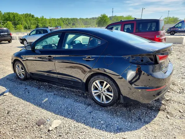 KMHD84LF9JU562938 2018 HYUNDAI ELANTRA - Image 2