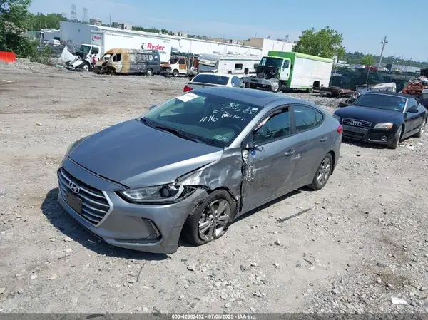 KMHD84LF9JU567203 2018 HYUNDAI ELANTRA - Image 2