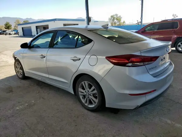 KMHD84LF9JU571008 2018 HYUNDAI ELANTRA - Image 2