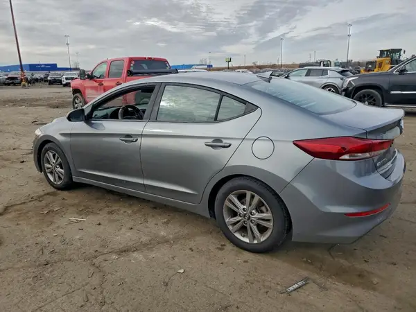 KMHD84LF9JU607831 2018 HYUNDAI ELANTRA - Image 2