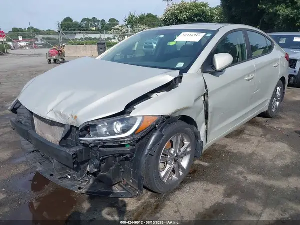 KMHD84LF9JU611457 2018 HYUNDAI ELANTRA - Image 2