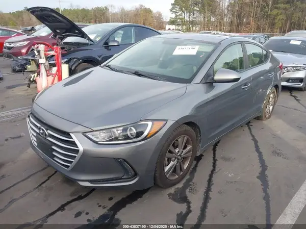 KMHD84LF9JU623561 2018 HYUNDAI ELANTRA - Image 2