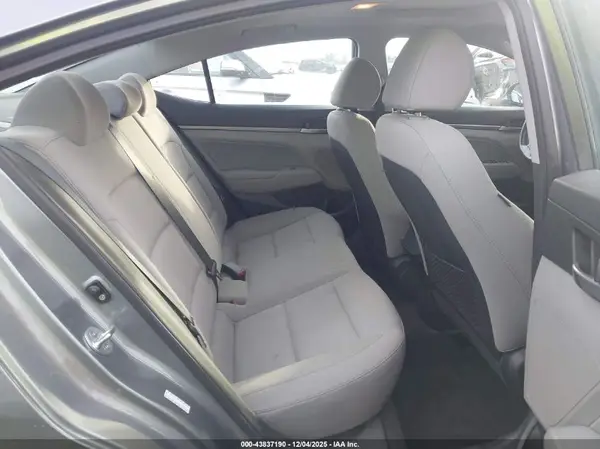 KMHD84LF9JU623561 2018 HYUNDAI ELANTRA - Image 8