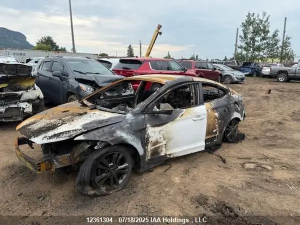 KMHD84LF9JU668869 2018 HYUNDAI ELANTRA - Image 2