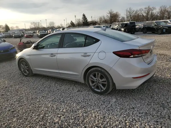 KMHD84LF9JU678995 2018 HYUNDAI ELANTRA - Image 2