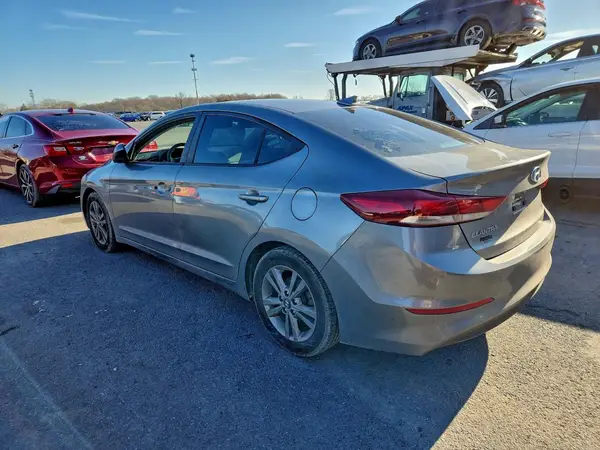 KMHD84LF9JU684196 2018 HYUNDAI ELANTRA - Image 2