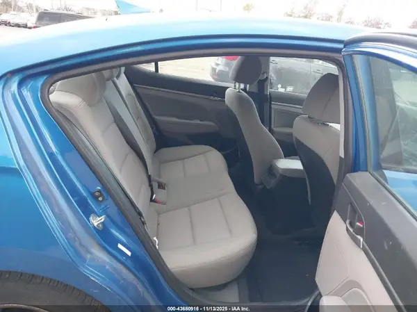 KMHD84LF9JU701689 2018 HYUNDAI ELANTRA - Image 8