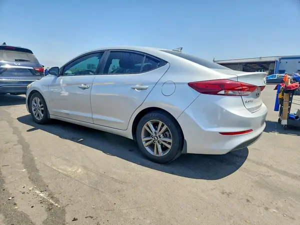 KMHD84LF9JU702826 2018 HYUNDAI ELANTRA - Image 2