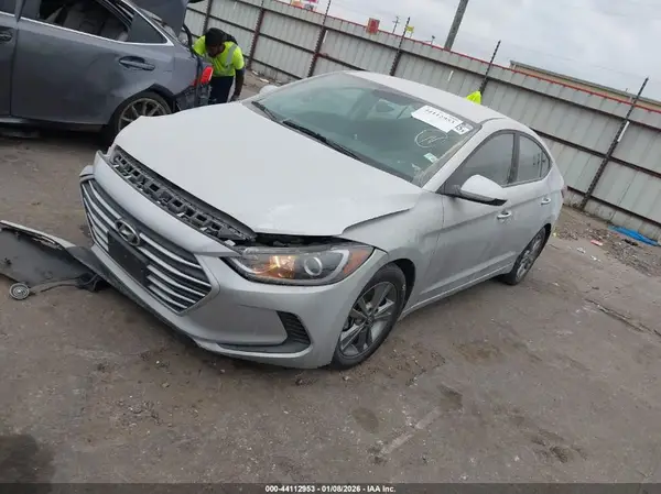 KMHD84LF9JU705967 2018 HYUNDAI ELANTRA - Image 2