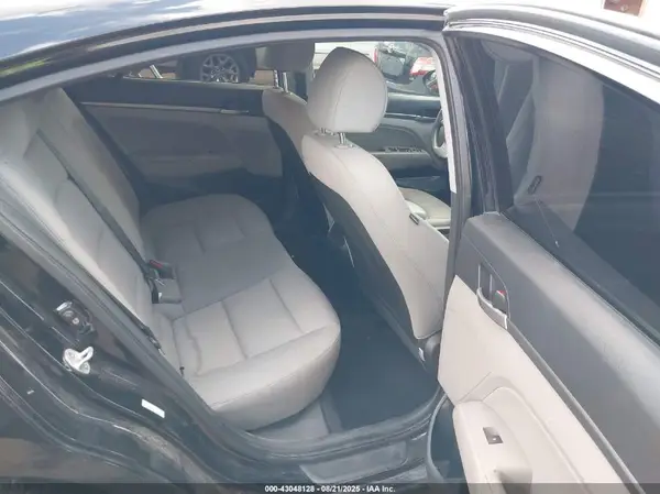 KMHD84LFXHU067304 2017 HYUNDAI ELANTRA - Image 8