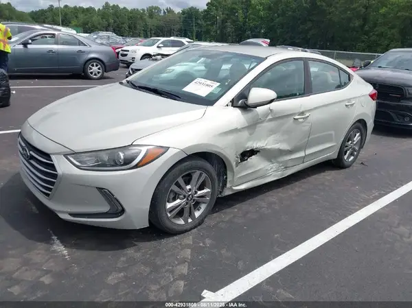 KMHD84LFXHU105730 2017 HYUNDAI ELANTRA - Image 2