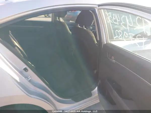 KMHD84LFXHU137982 2017 HYUNDAI ELANTRA - Image 8