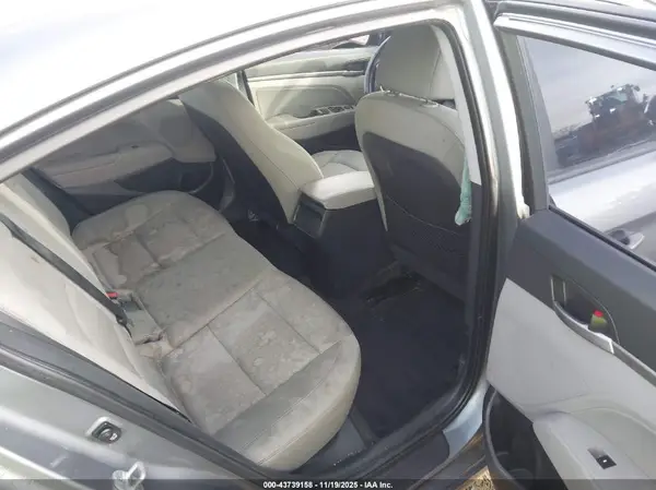 KMHD84LFXHU154765 2017 HYUNDAI ELANTRA - Image 8
