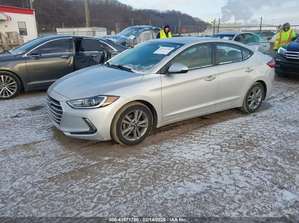KMHD84LFXHU174675 2017 HYUNDAI ELANTRA - Image 2