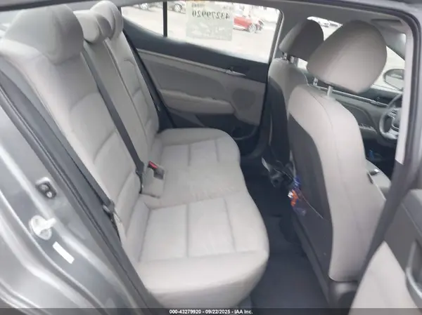 KMHD84LFXHU208243 2017 HYUNDAI ELANTRA - Image 8