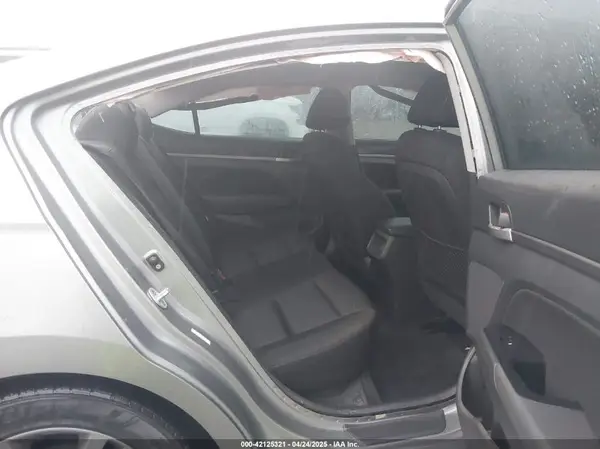 KMHD84LFXHU245602 2017 HYUNDAI ELANTRA - Image 8