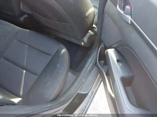 KMHD84LFXHU247060 2017 HYUNDAI ELANTRA - Image 8