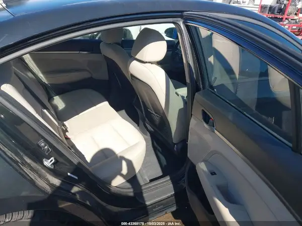 KMHD84LFXHU249939 2017 HYUNDAI ELANTRA - Image 8