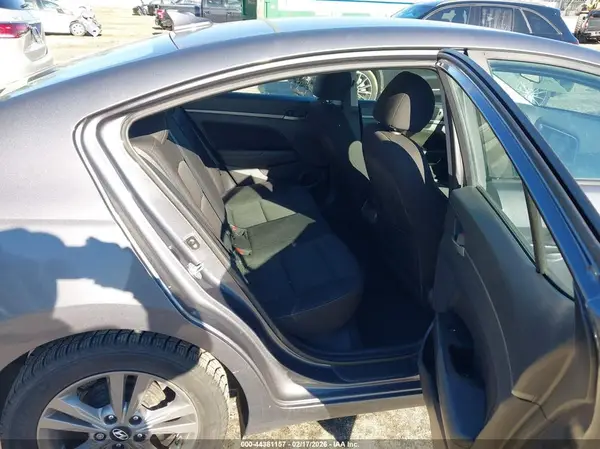 KMHD84LFXHU379462 2017 HYUNDAI ELANTRA - Image 8