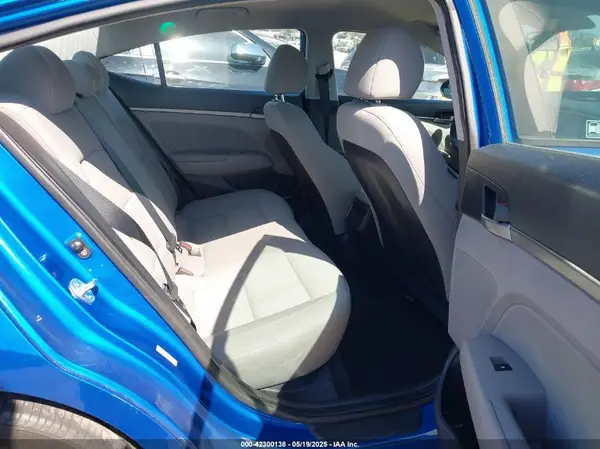 KMHD84LFXHU417689 2017 HYUNDAI ELANTRA - Image 8