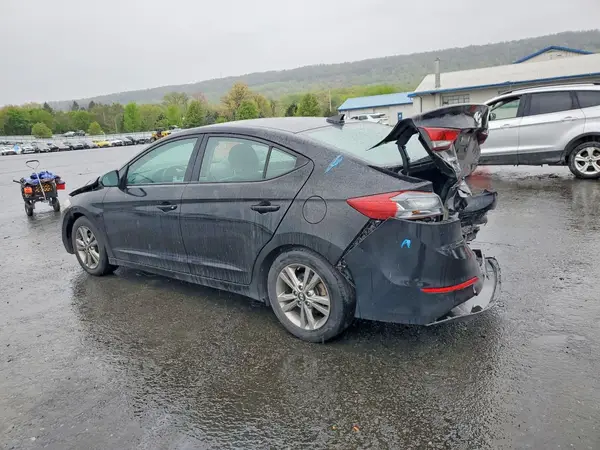 KMHD84LFXJU465991 2018 HYUNDAI ELANTRA - Image 2