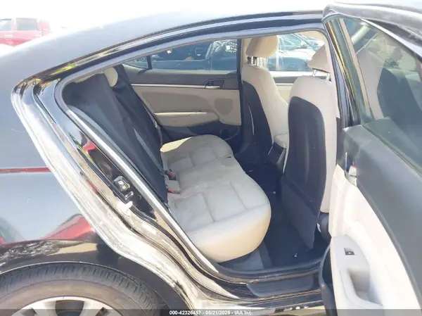 KMHD84LFXJU470303 2018 HYUNDAI ELANTRA - Image 8