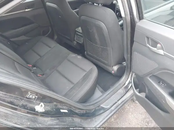 KMHD84LFXJU475565 2018 HYUNDAI ELANTRA - Image 8