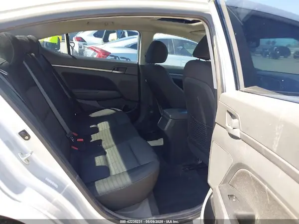 KMHD84LFXJU499963 2018 HYUNDAI ELANTRA - Image 8