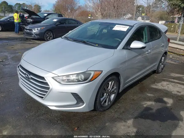 KMHD84LFXJU501940 2018 HYUNDAI ELANTRA - Image 2