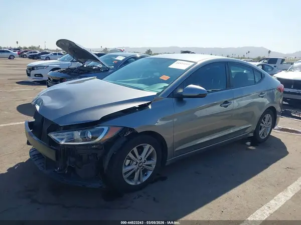 KMHD84LFXJU557327 2018 HYUNDAI ELANTRA - Image 2