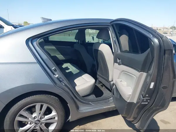 KMHD84LFXJU557327 2018 HYUNDAI ELANTRA - Image 8