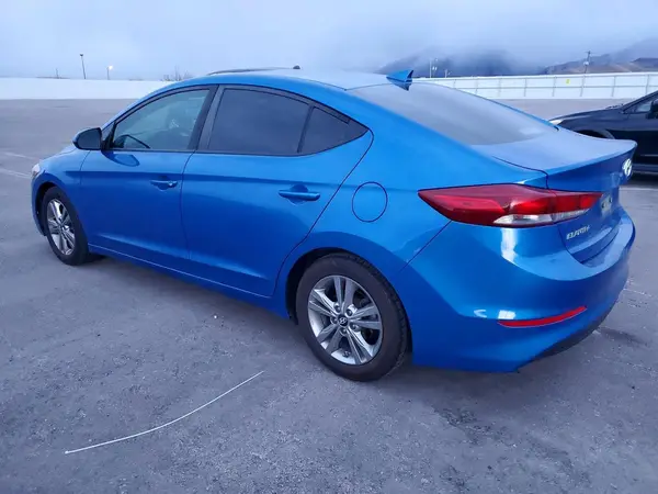 KMHD84LFXJU575990 2018 HYUNDAI ELANTRA - Image 2