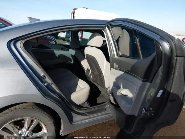 KMHD84LFXJU608809 2018 HYUNDAI ELANTRA - Image 8