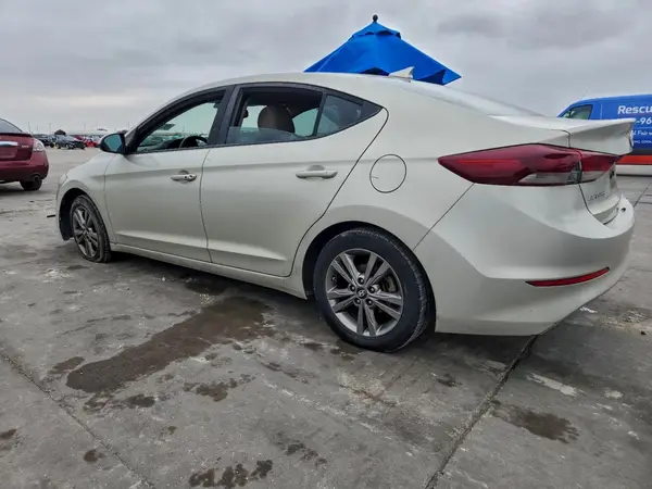 KMHD84LFXJU638327 2018 HYUNDAI ELANTRA - Image 2