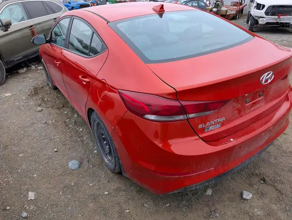 KMHD84LFXJU658402 2018 HYUNDAI ELANTRA - Image 2
