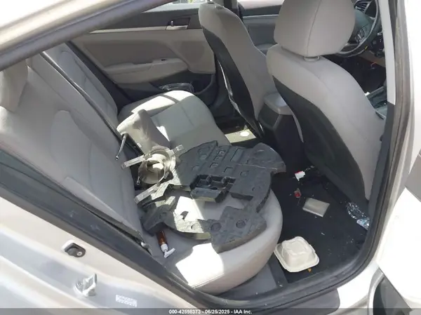 KMHD84LFXKU747274 2019 HYUNDAI ELANTRA - Image 8