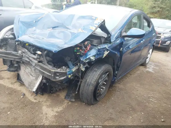 KMHDH4AE0GU492992 2016 HYUNDAI ELANTRA - Image 2